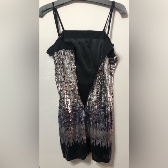 Charlotte Russe silver mini dress size 2. - Picture 5 of 10